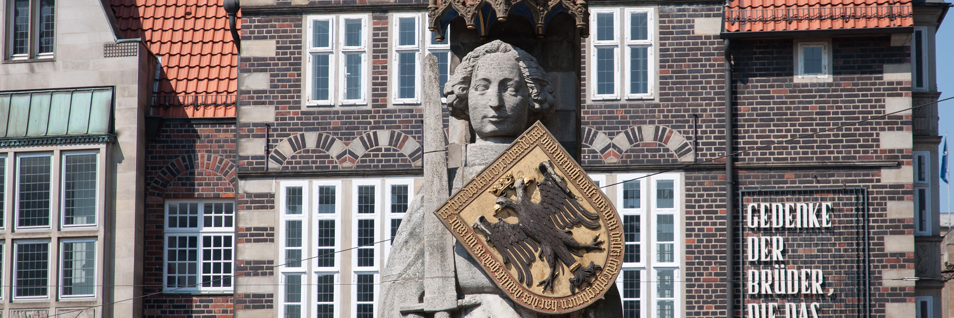 Der Bremer Roland auf dem Marktplatz, der für die Rechte der Hansestadt Bremen steht.